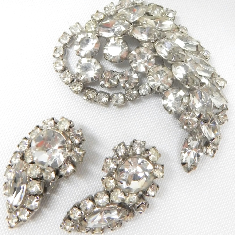 Vintage Crystal Rhinestone Demi Parure Brooch Earrings